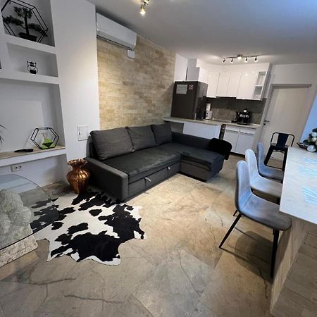 Luxus Cluj Airport Apartments Екстер'єр фото