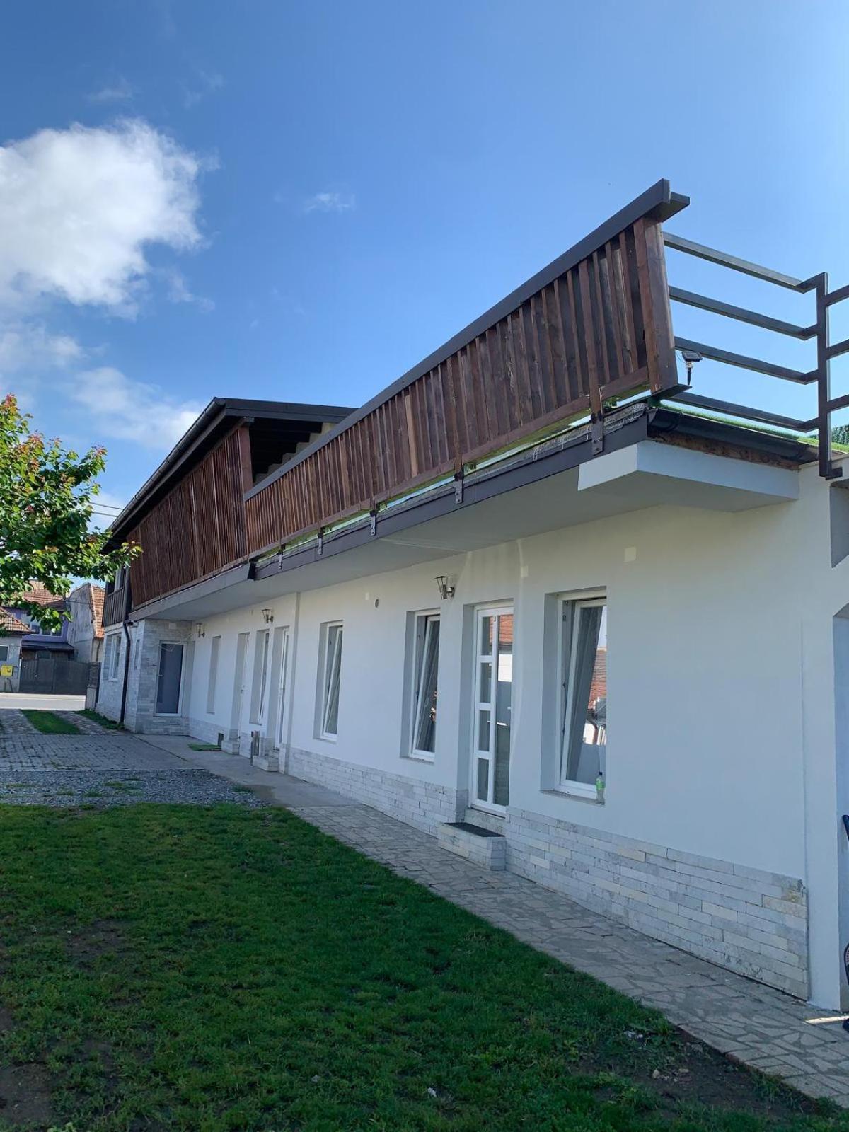 Luxus Cluj Airport Apartments Екстер'єр фото