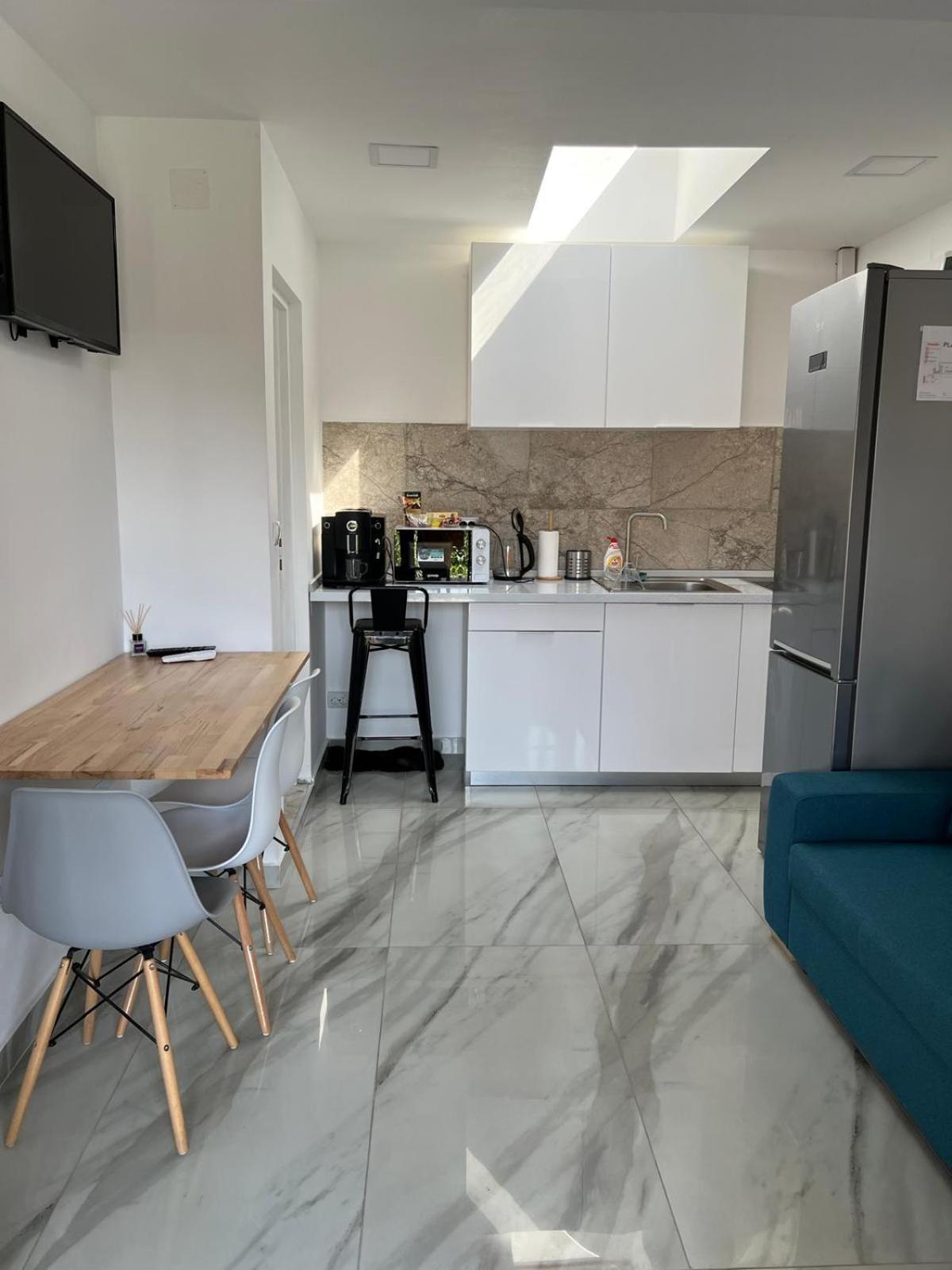 Luxus Cluj Airport Apartments Екстер'єр фото