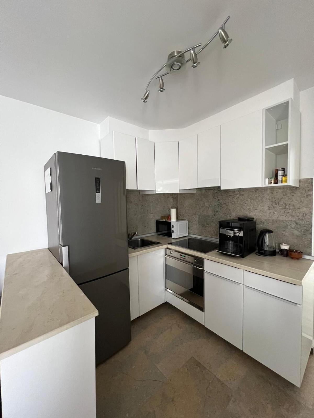 Luxus Cluj Airport Apartments Екстер'єр фото