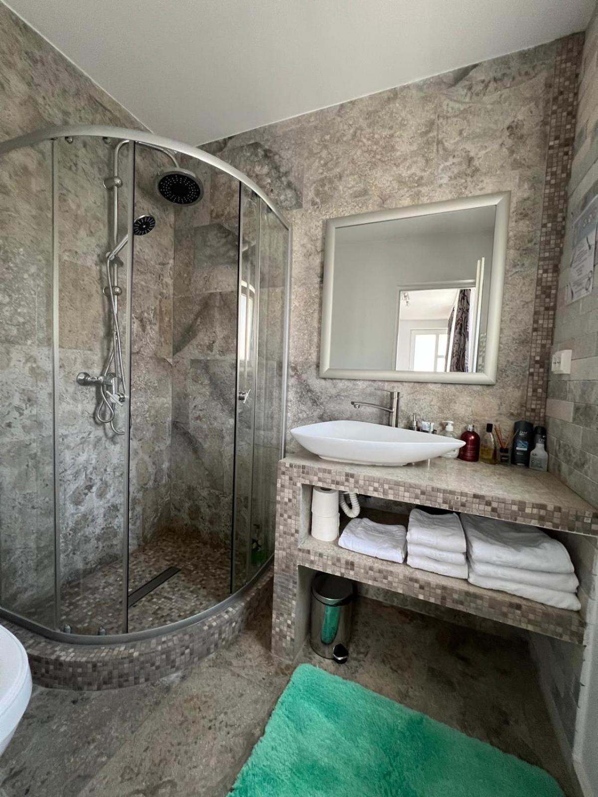 Luxus Cluj Airport Apartments Екстер'єр фото