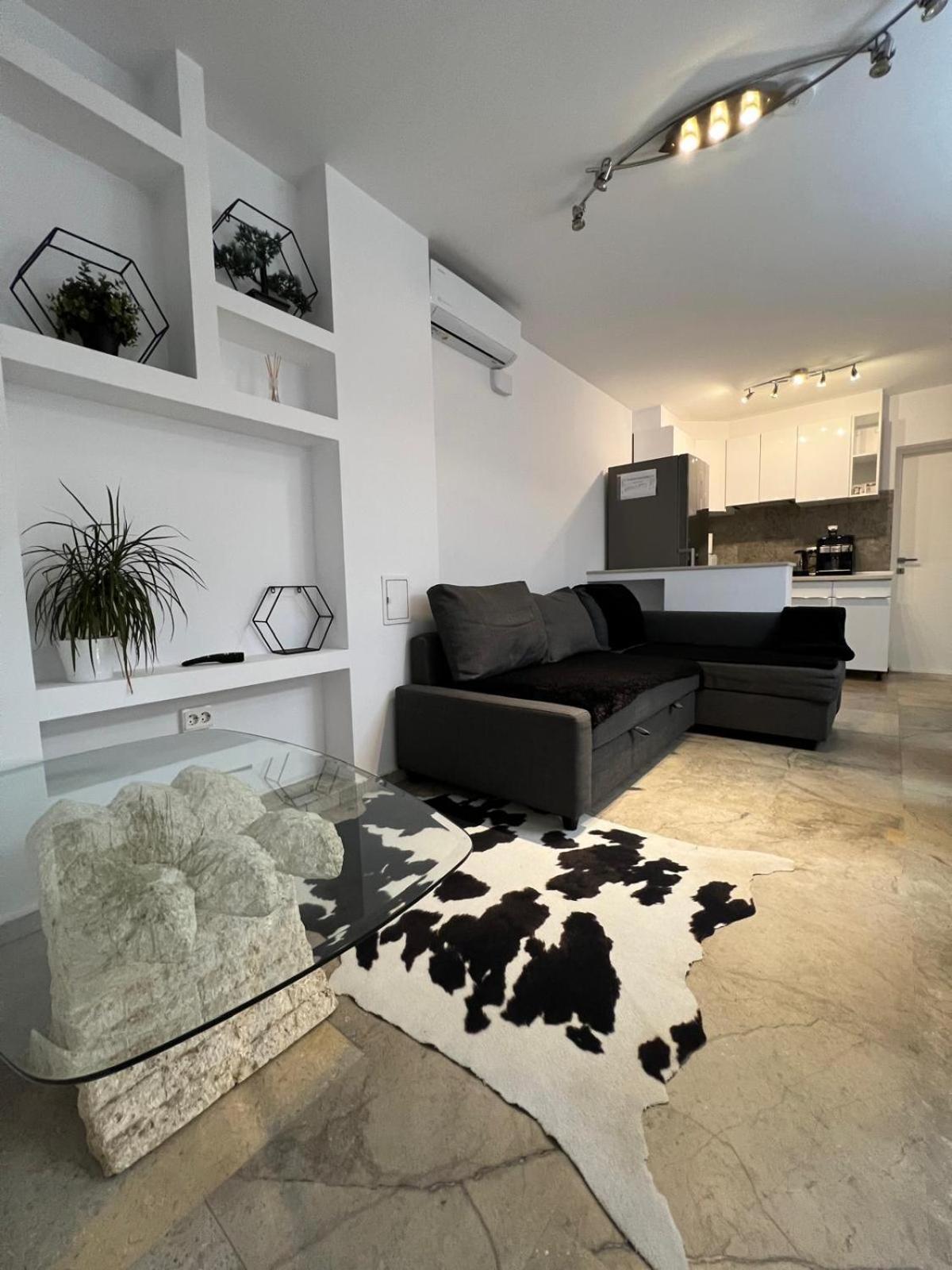 Luxus Cluj Airport Apartments Екстер'єр фото