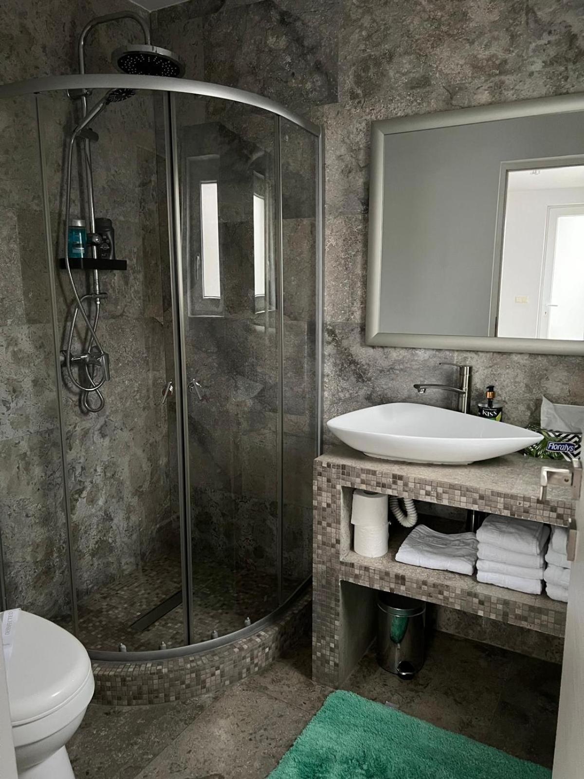 Luxus Cluj Airport Apartments Екстер'єр фото