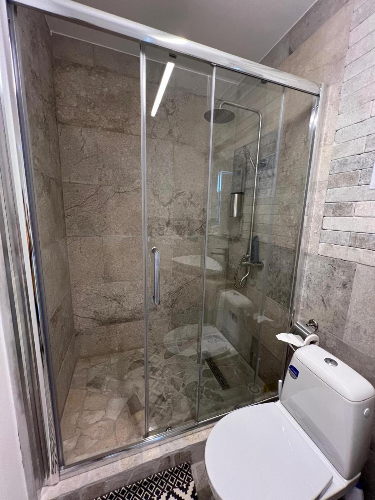 Luxus Cluj Airport Apartments Екстер'єр фото