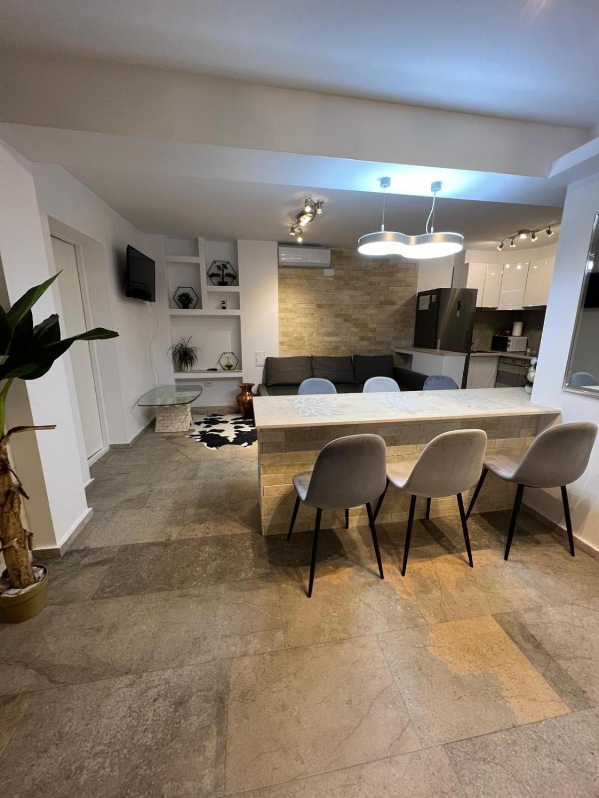 Luxus Cluj Airport Apartments Екстер'єр фото